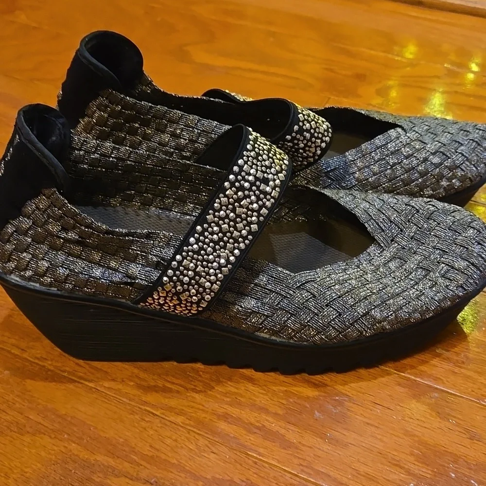 Bernie Mev EUC Chunky Wedge Woven Stretch Classic Sandals Heels Slip On Strap